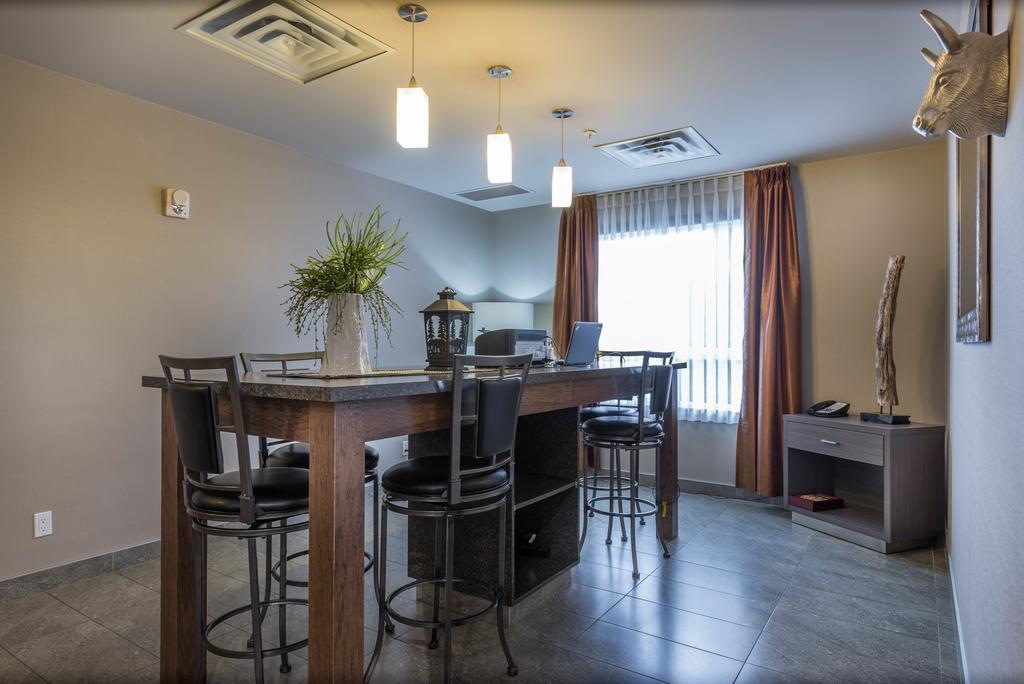 Timber Ridge Inn And Suites Fox Creek Exteriér fotografie