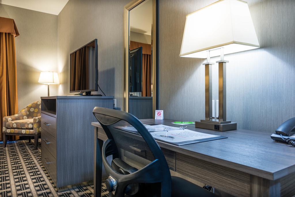 Timber Ridge Inn And Suites Fox Creek Pokoj fotografie